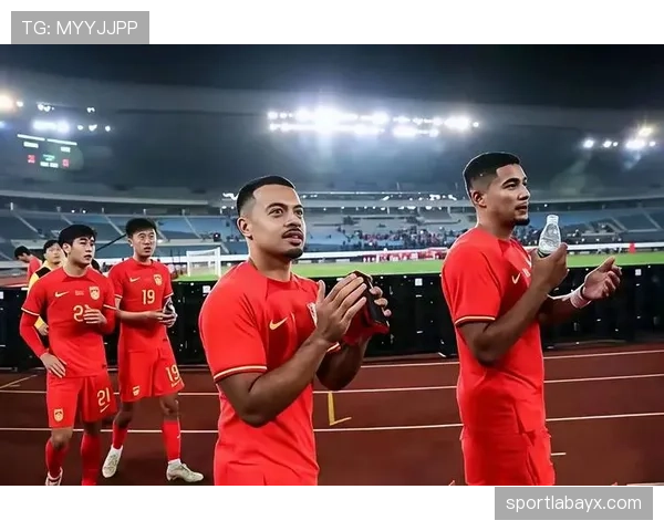 教练团队推陈出新,战术革新助力球队竞争力全面提升 教练团队推陈出新,战术革新助力球队竞争力全面提升